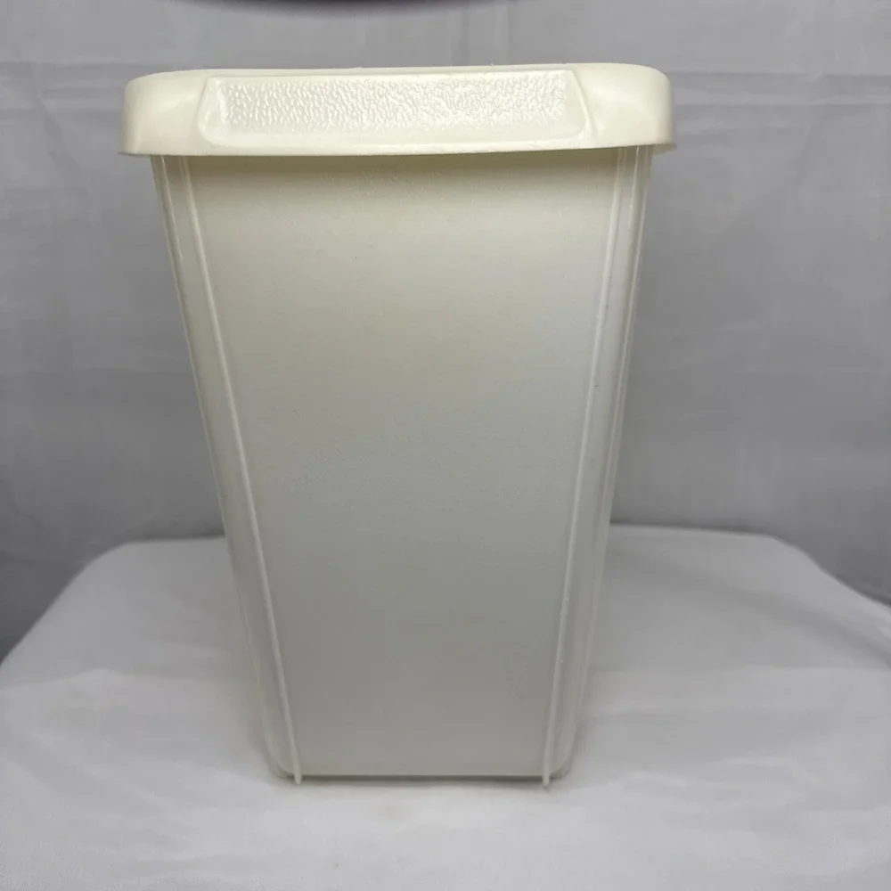 Vintage plastic waste basket garbage can White/Cream Bin‎ Container